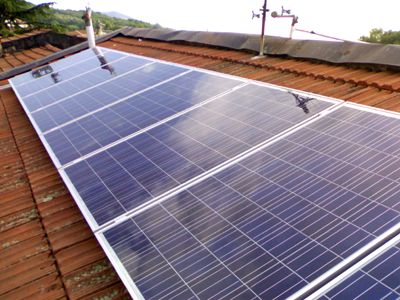 Impianto fotovoltaico con accumulatore di energia